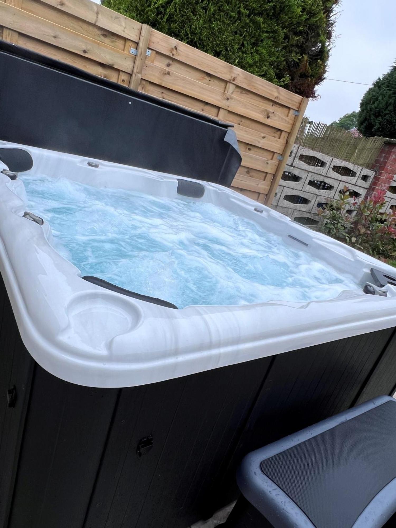 Hébergement de vacances Rubis - Jacuzzi - Pairi Daiza - 6 Pers