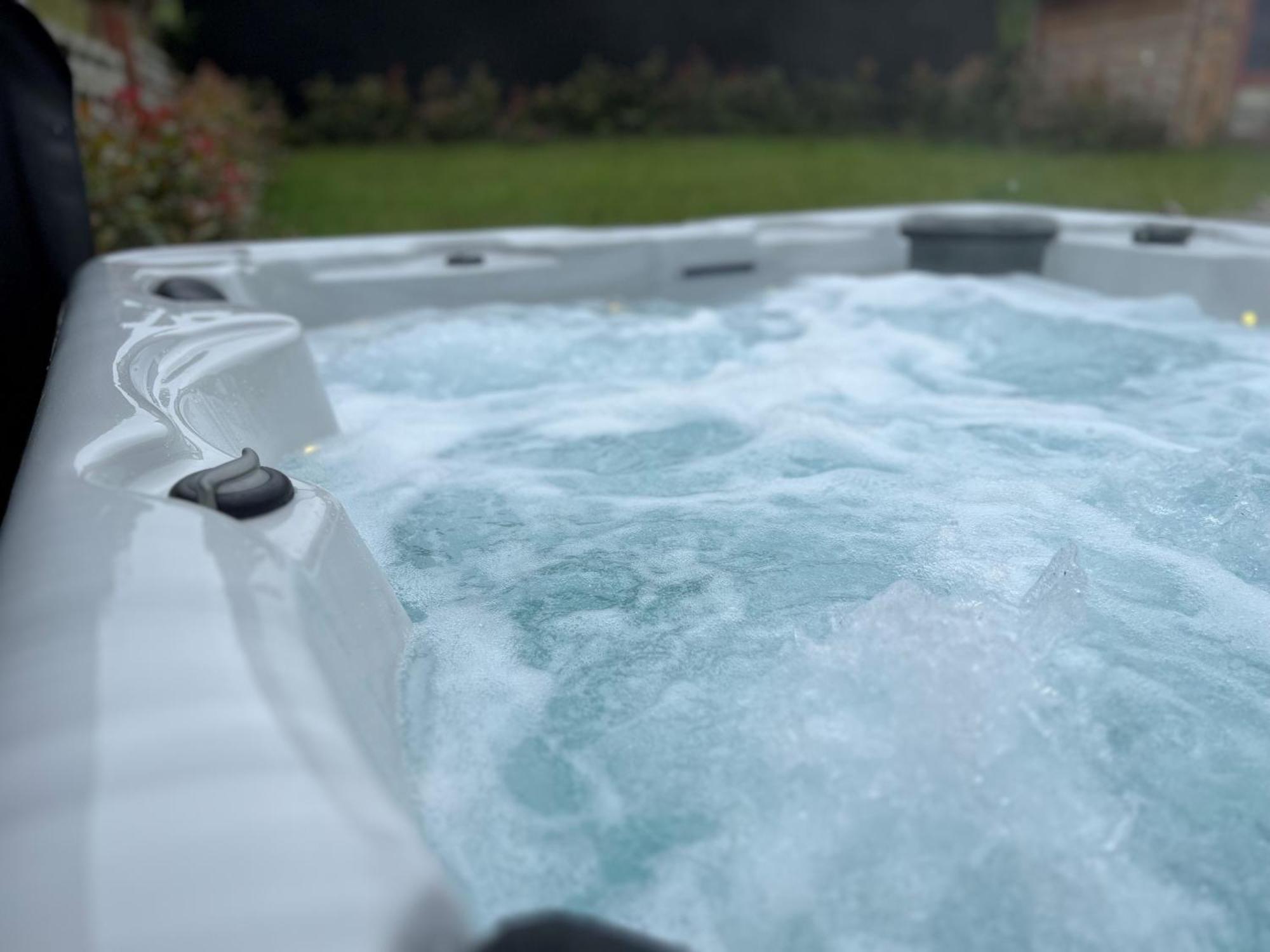 Rubis - Jacuzzi - Pairi Daiza - 6 Pers Hébergement de vacances Brugelette