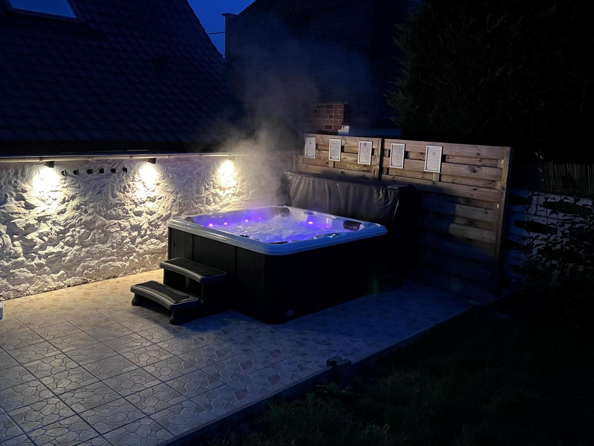 Rubis - Jacuzzi - Pairi Daiza - 6 Pers * Brugelette